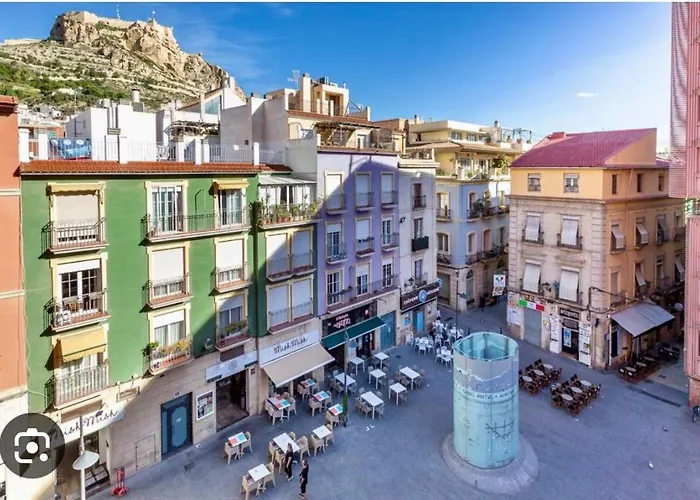 Charming & Spacious Apartment In Historic Centre & Short Walk To Beach