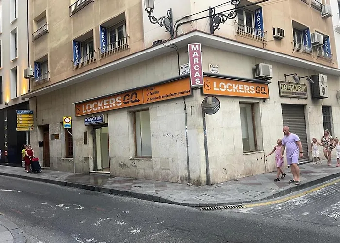 Charming & Spacious Apartment In Historic Centre & Short Walk To Beach