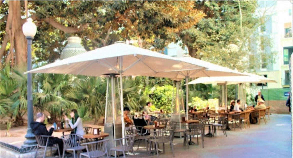 Charming & Spacious In Historic Centre & Short Walk To Apartamento